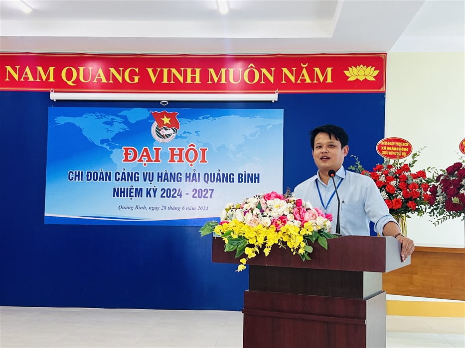 Đồng chí Hồ Duy Hoàn - Phó Giám đốc Cảng vụ Hàng hải Quảng Bình phát biểu chỉ đạo tại Đại hội