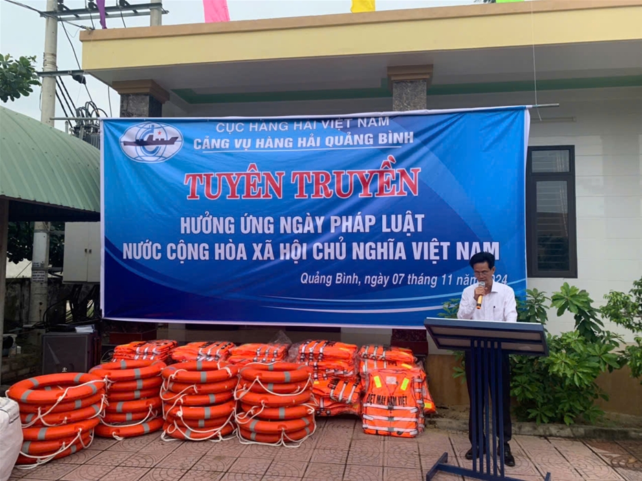 Hưởng ứng Ngày pháp luật Việt Nam năm 2024 tại cảng biển Quảng Bình